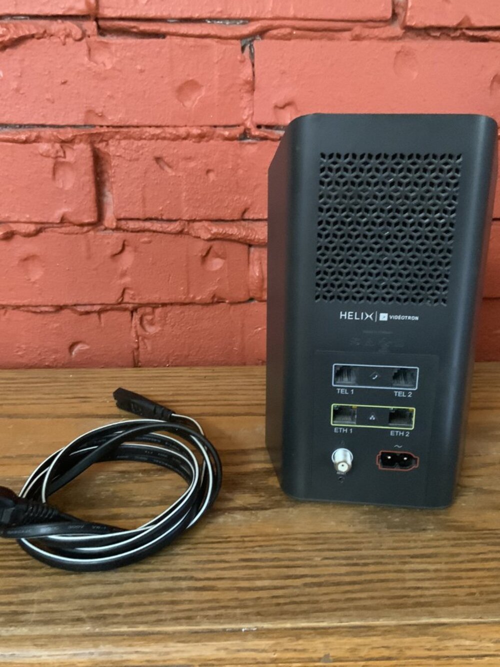 Videotron Helix Fi Gateway Router/Cable Modem - Picture 2 of 9